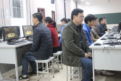 守教育初心 筑廉洁防线——镇雄县碗厂中学组织教师集中观看反腐专题片开展廉政教育咨询活动